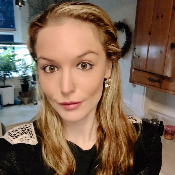 Meet your Posher, Emily - Picture 3 of 12